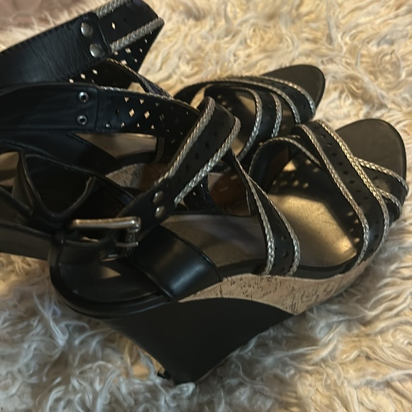 Guess size 11 sandals - Picture 3 of 9